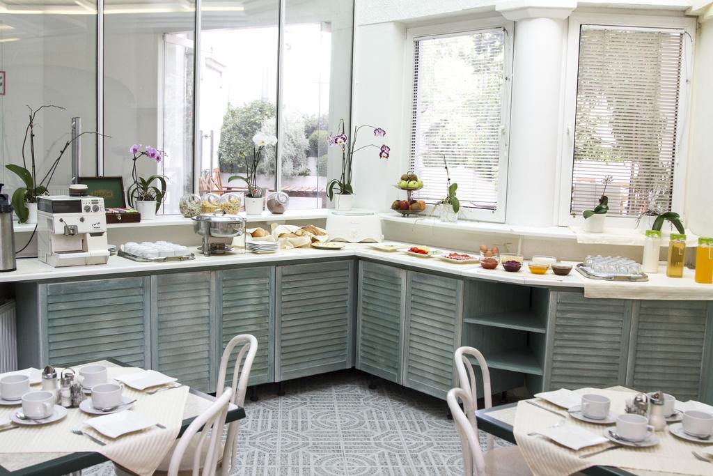 Classic Hotel Budapest Bagian luar foto