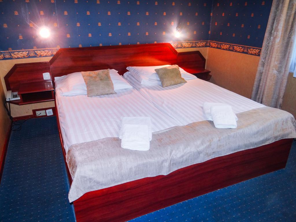 Classic Hotel Budapest Bagian luar foto